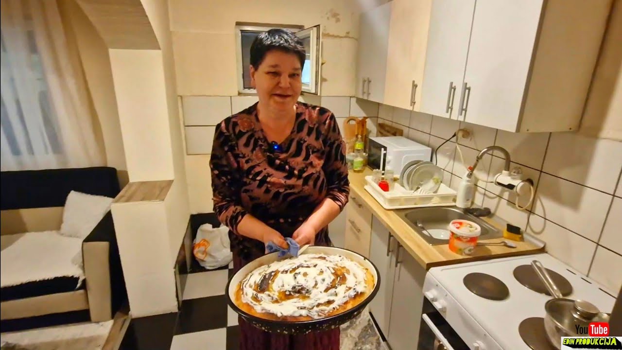 Nekada bih utolila glad voćem , koje bi na&scaron;la po njivi , a danas napravim sebi pitu 😥😥