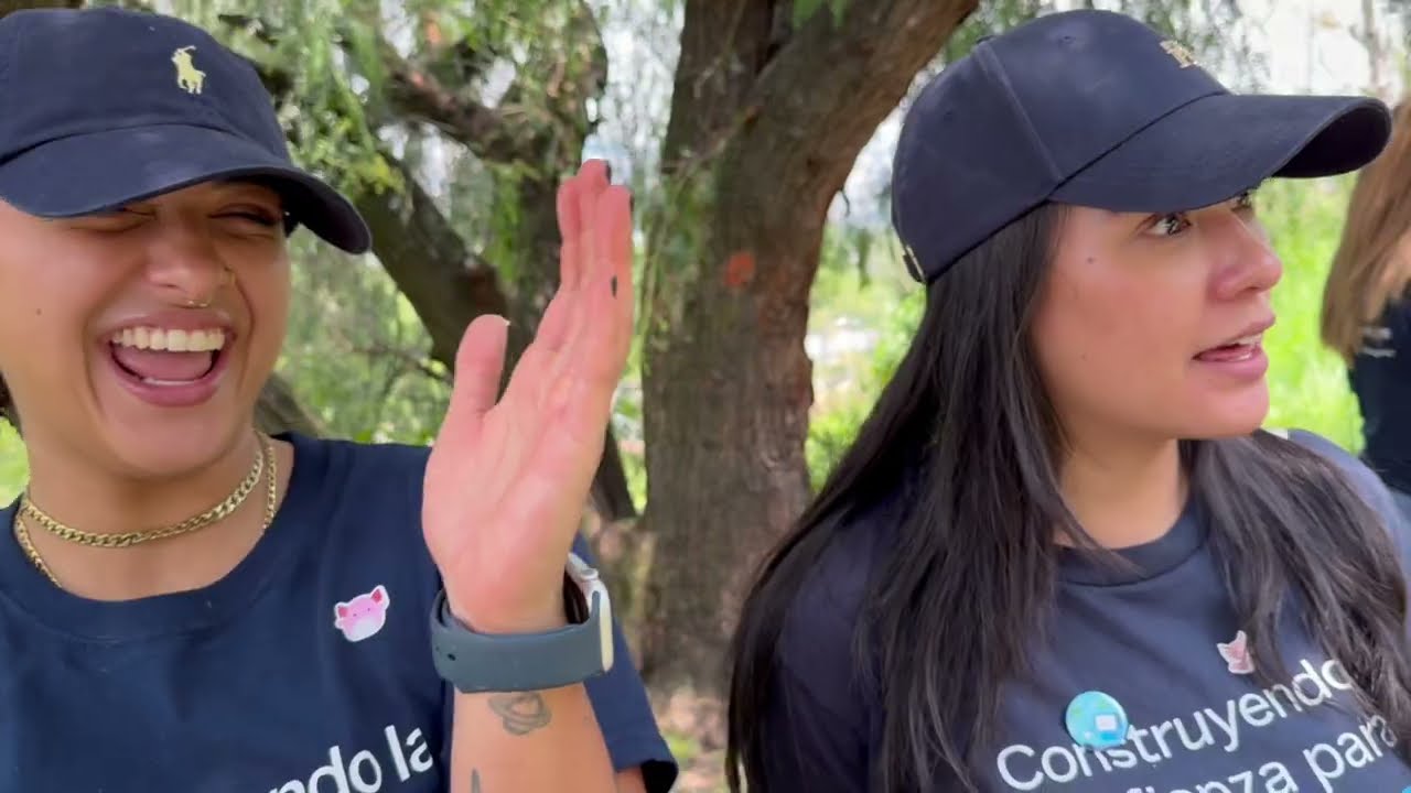 5 chicas vs 200 árboles en el cerro 🥵🌳