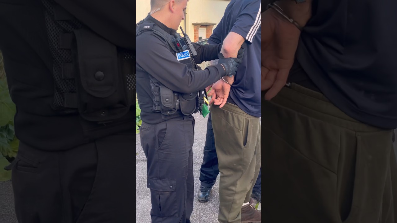 Police Pursuit: Capturing a Wanted Burglar on Foot!