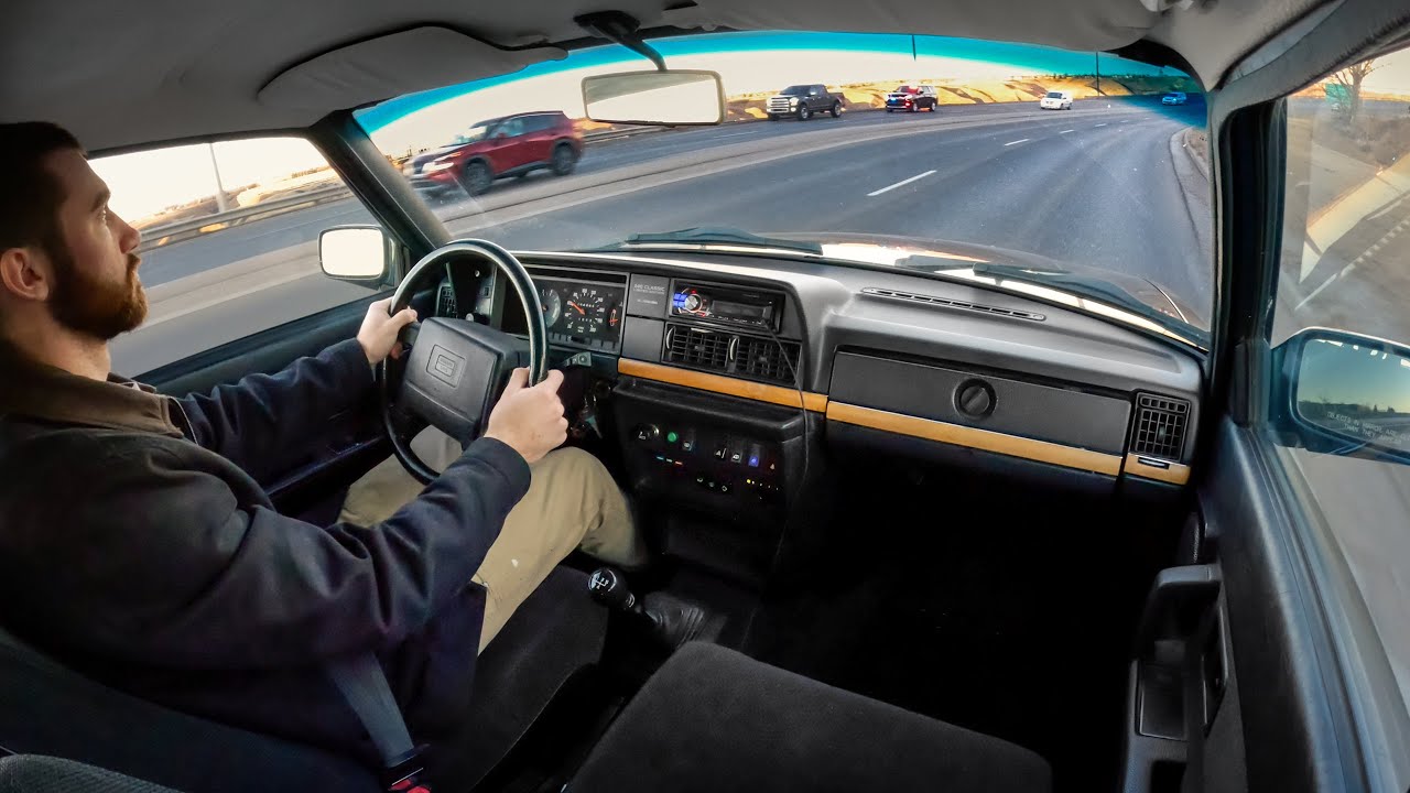 Утренняя поездка на работу на моем универсале Volvo 240 (шведская легенда)
