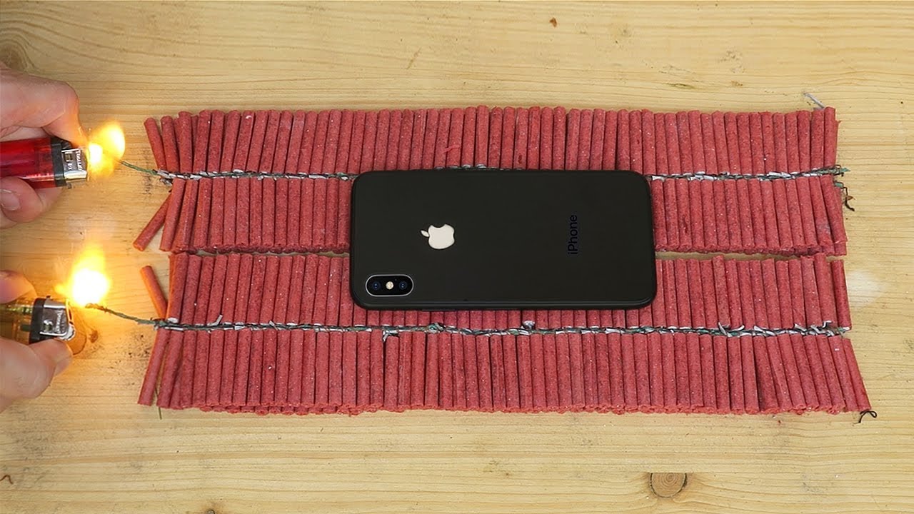 iPhone X vs 1000 Firecrackers