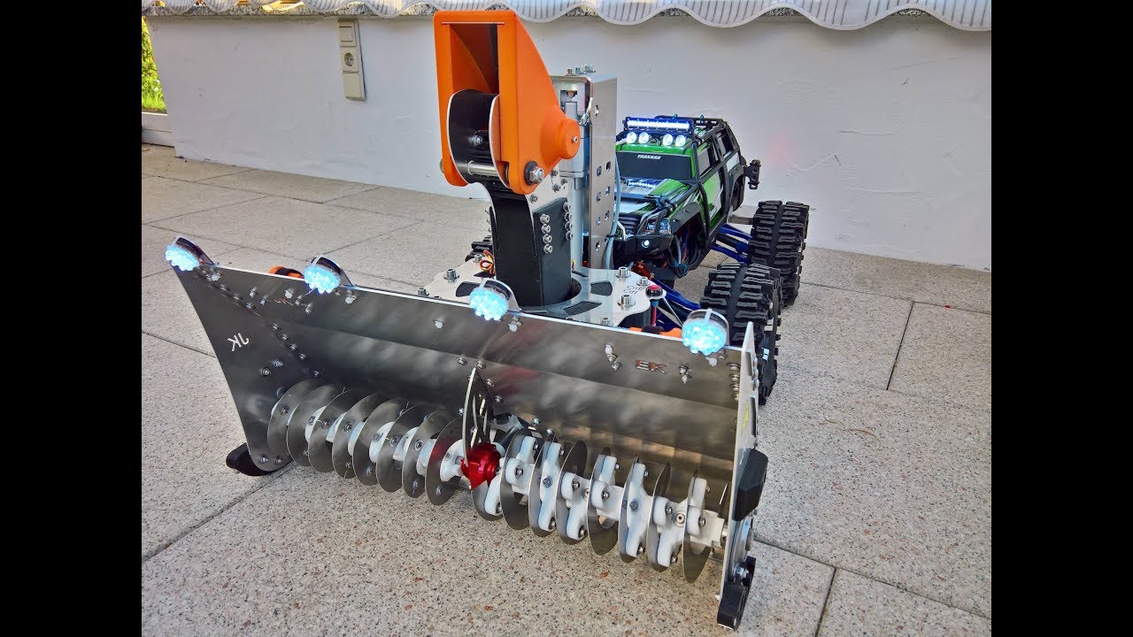 RC snow blower with TRAXXAS Summit