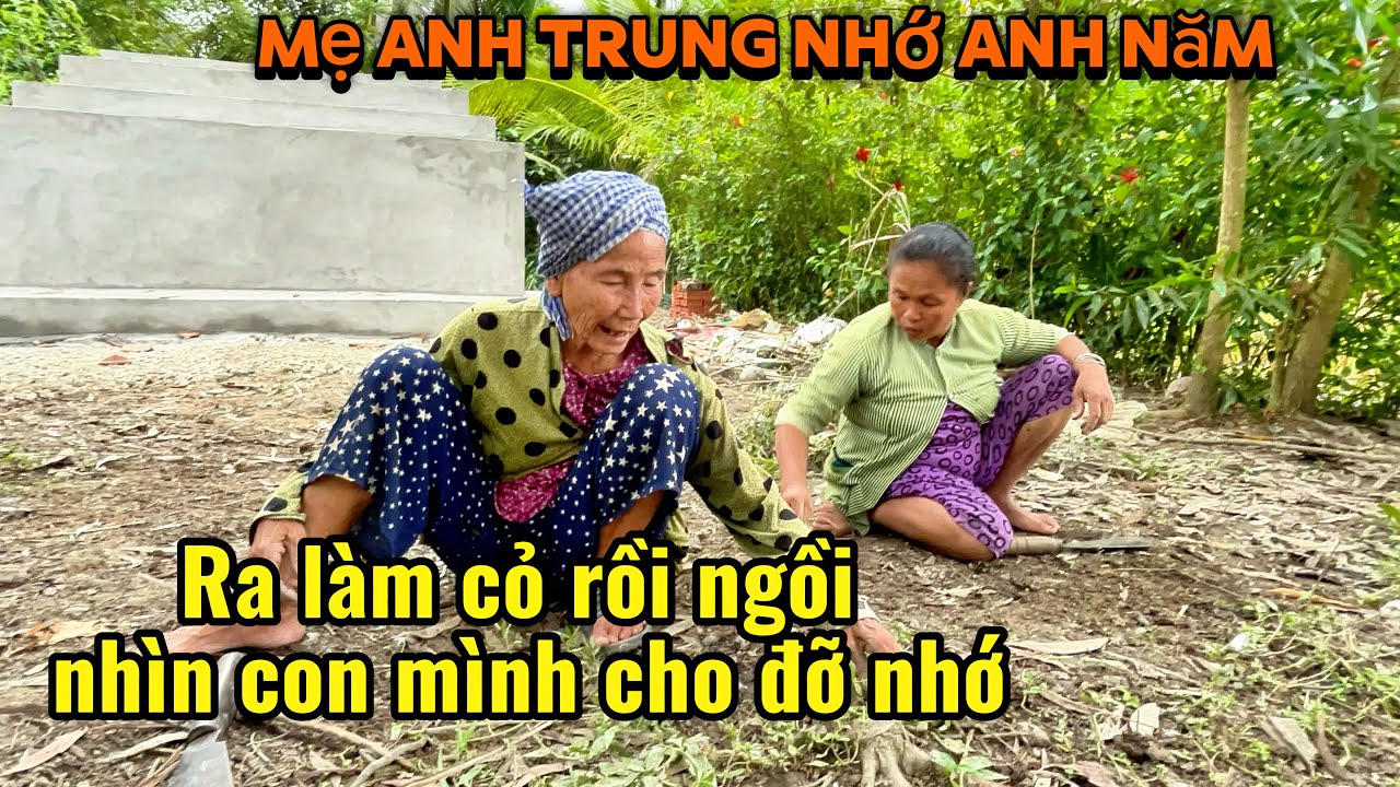 Tìm mãi mới thấy mẹ anh Trung thì ra cô ra làm cỏ ngắm anh 5 vì quá nhớ