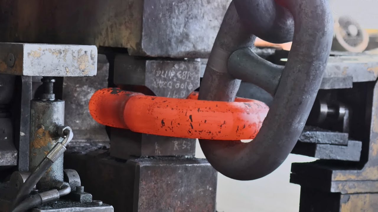 Increíbles cadenas de ancla gigantes se fabrican de esta manera
