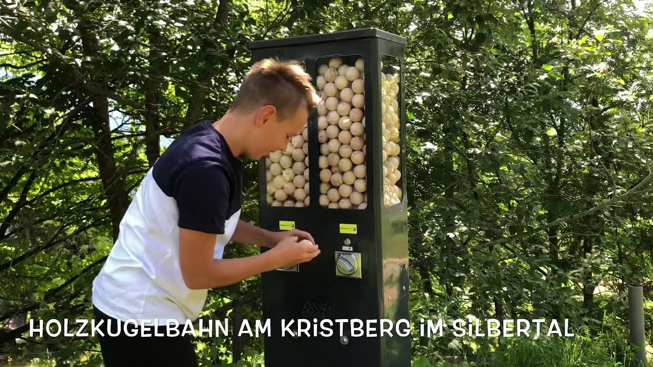 Die Holzkugelbahn bei der Silberspielwelt in Aktion