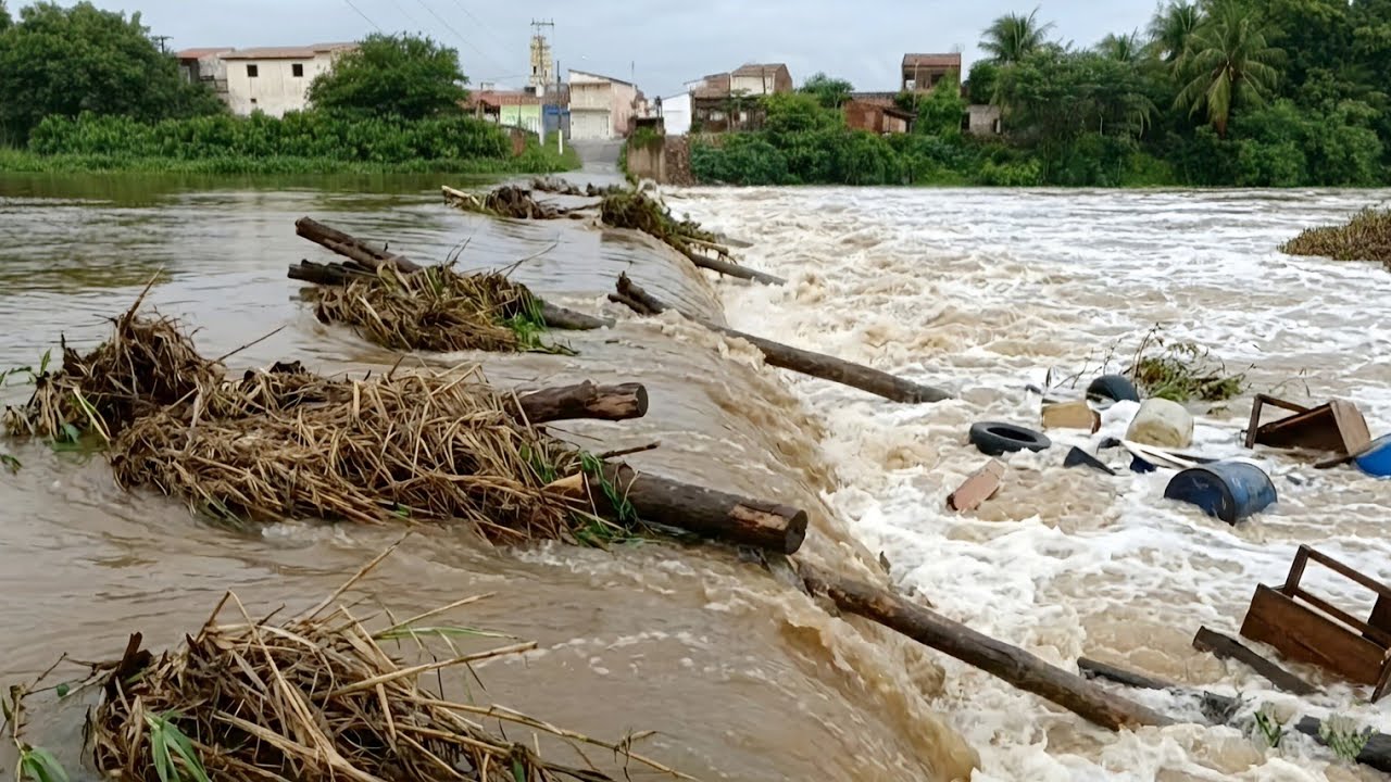 A GRANDE CHEIA DO RIO SALGADO QUE VEM ARRASTANDO TUDO QUE ESTÁ NO ACEIRO DO RIO