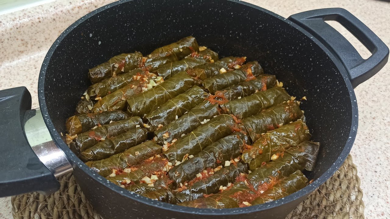 ТУРЕЦКАЯ САРМА (ДОЛМА) ИЗ ВИНОГРАДНЫХ ЛИСТЬЕВ БЕЗ МЯСА