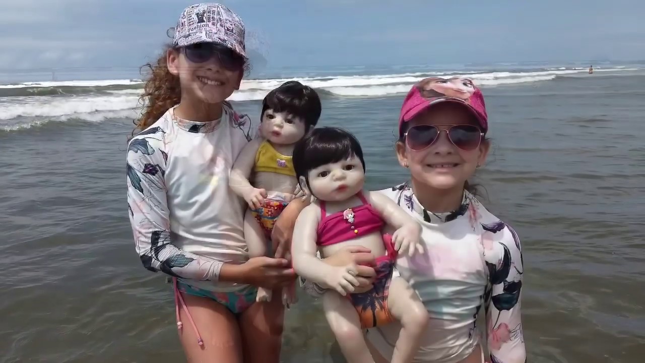 Bebê Reborn Na Praia