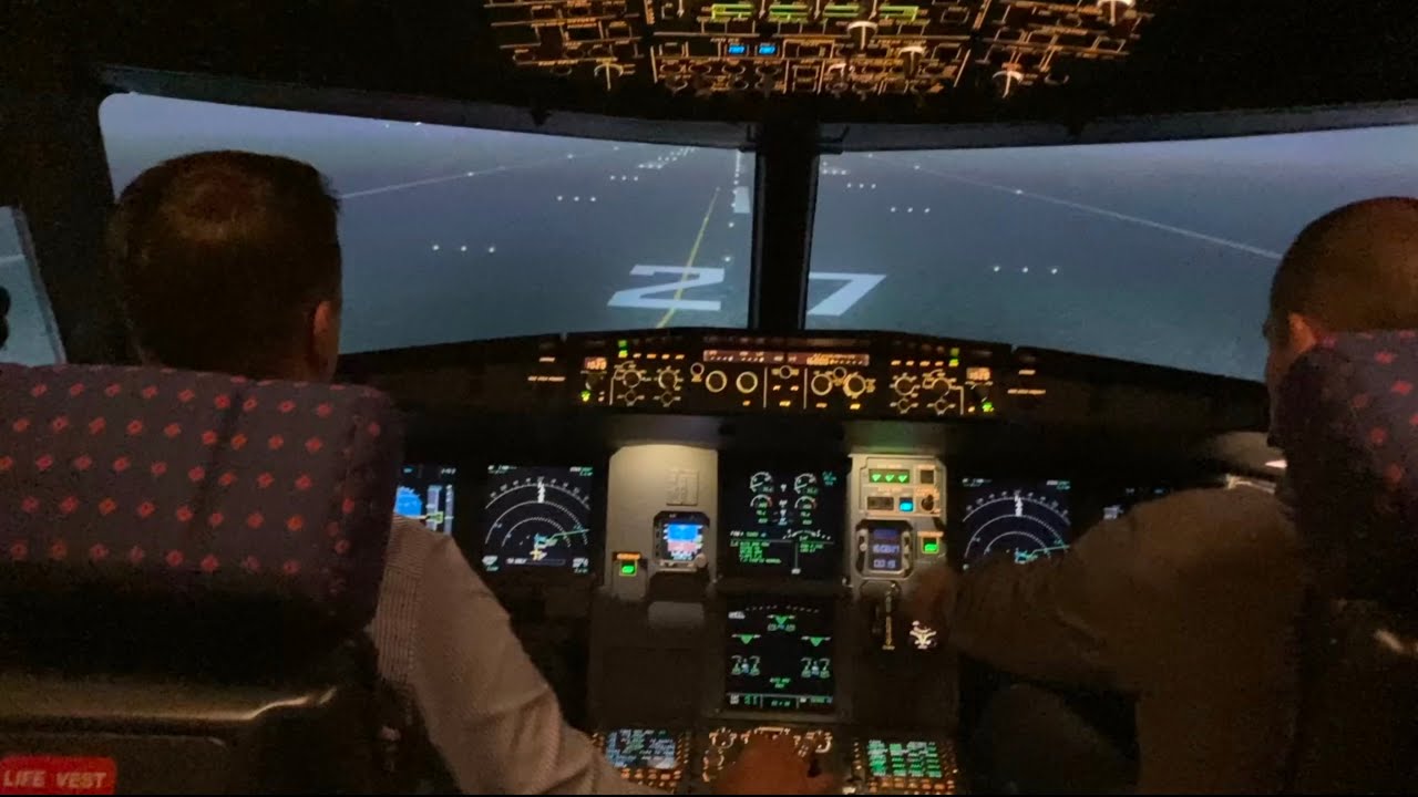 In simulatorul de zbor - FFS (Full Flight Simulator)