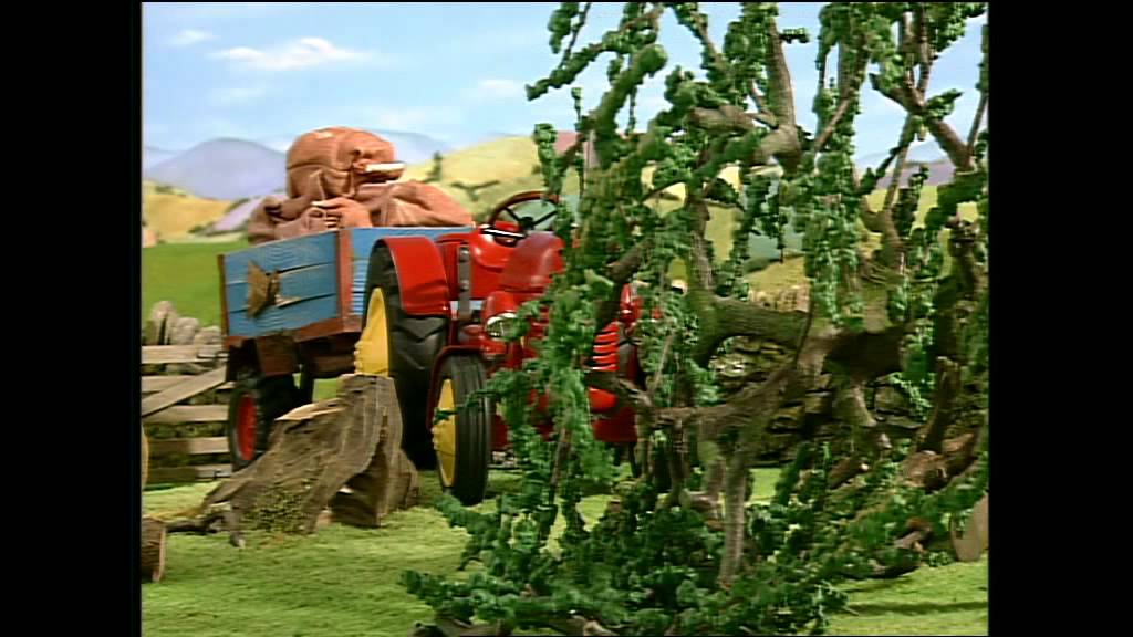 Little Red Tractor 30 minute compilation