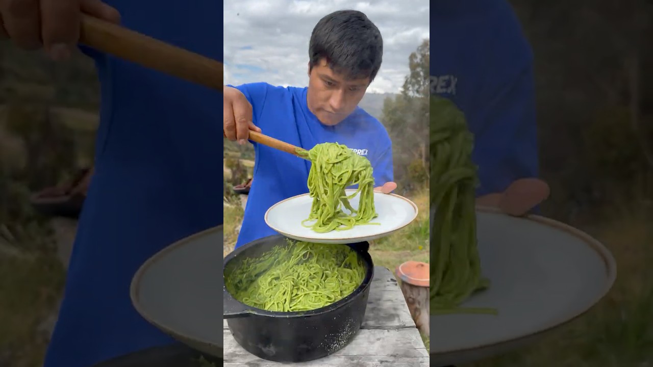 Tallarines verdes con bistec 🍝🥩 #tallarines #food #foodie #queriquitoesta #shorts #viral