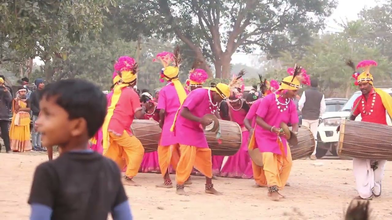 # रघुनाथपुर प्रेमनगर में बकालो कि टिम बायर नृत्य किया जिसमें अतभूत कलां संस्कृति देखने को मिला दिल 