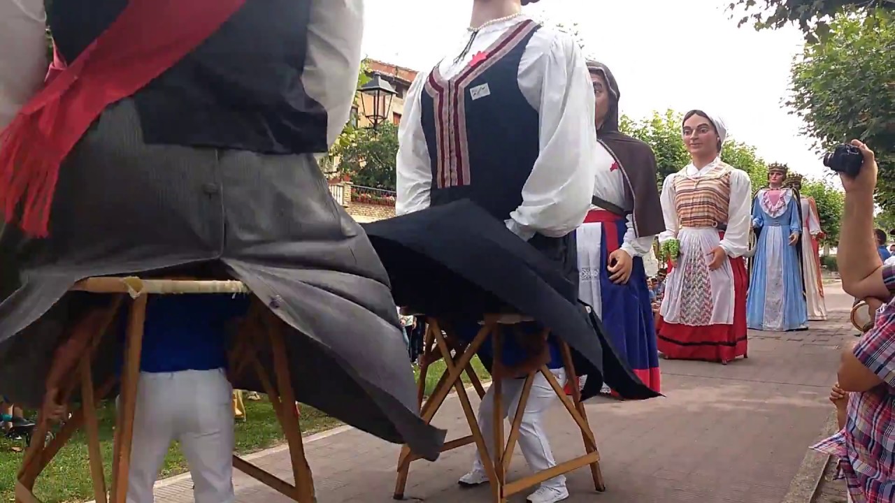 Gigantes de Berriozar - Vals (en Puente La Reina)