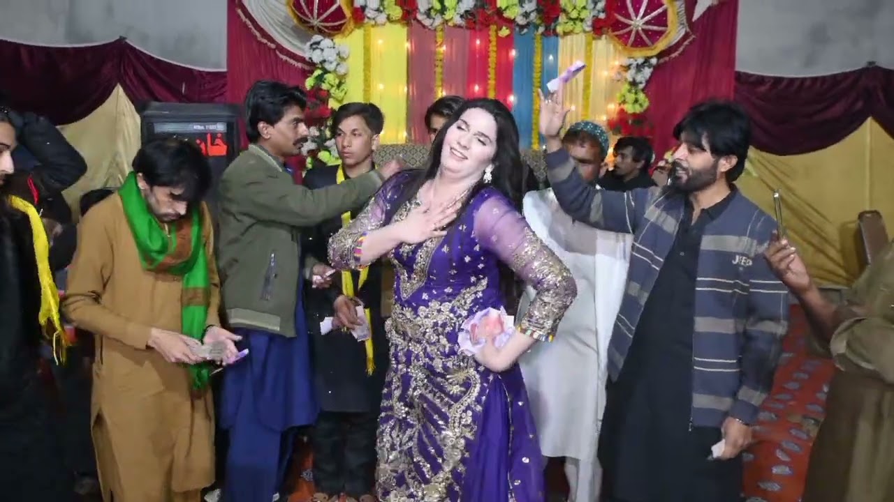 Haniya butt new dance 