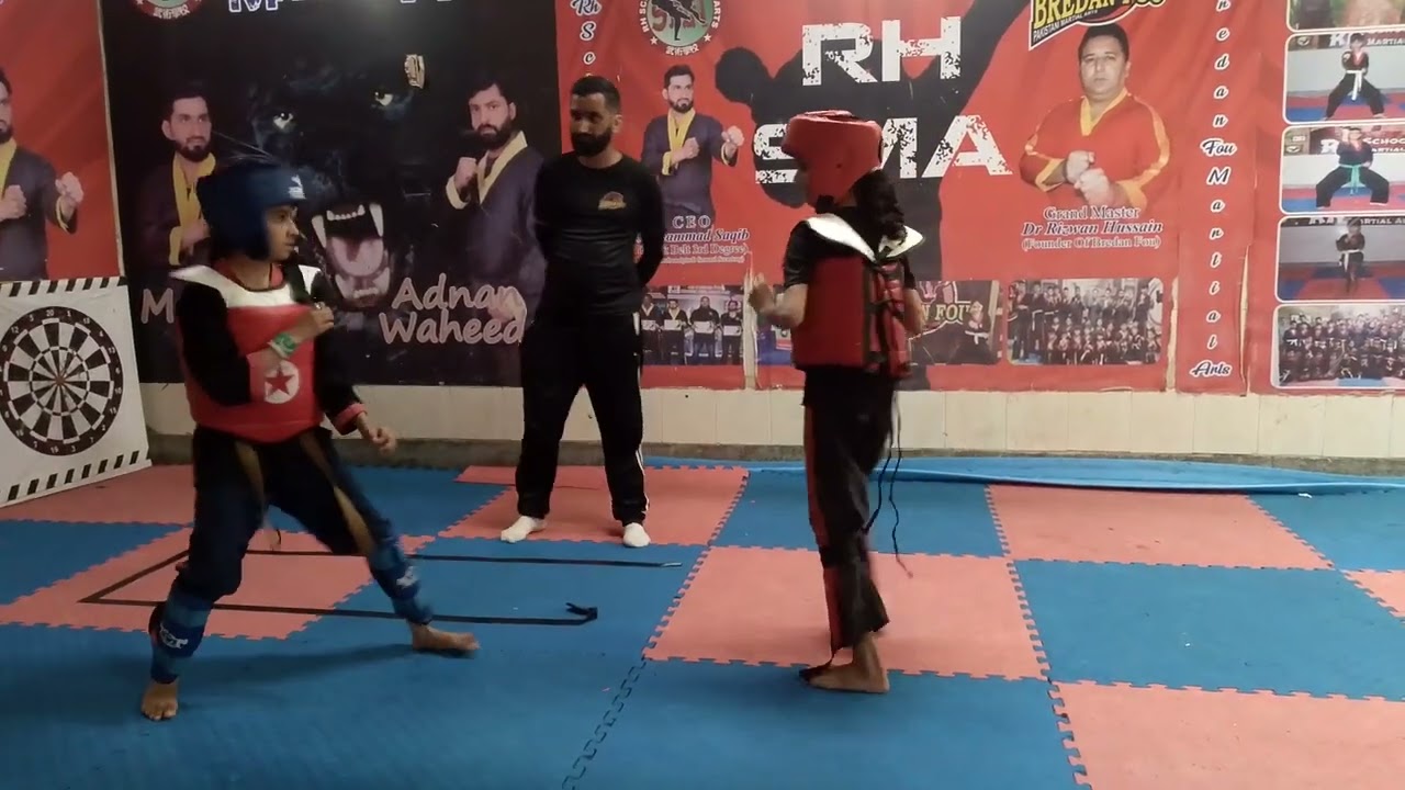 Little Girls Fight (Bredan Fou Martial Arts)
