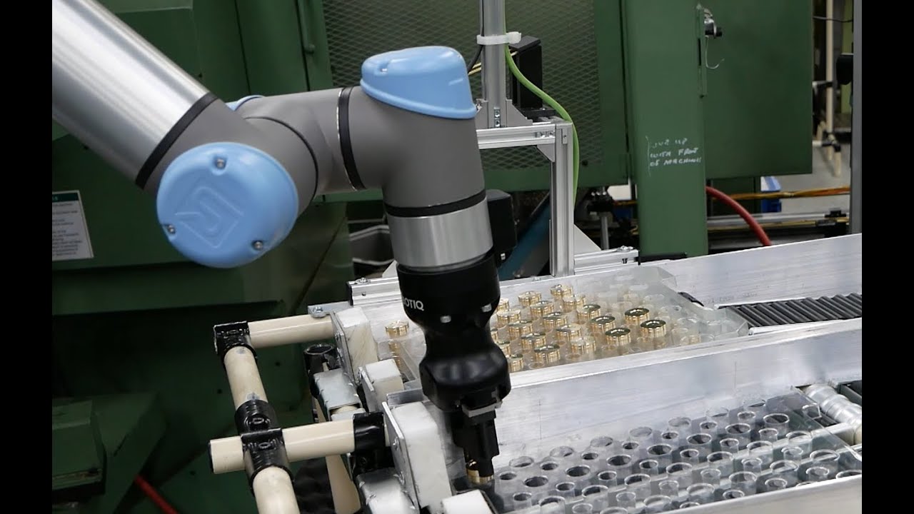Universal Robots - Machine Tending Application