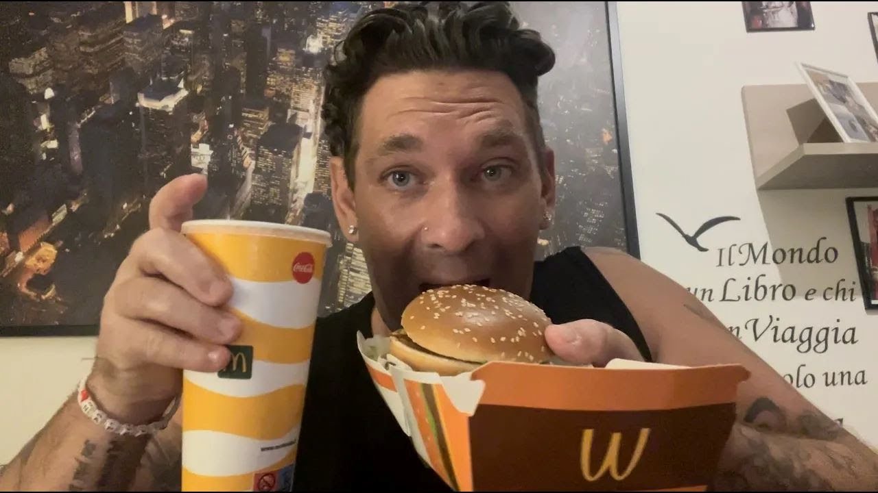 MEGA ABBUFFATA MC DONALD’S A ROMA! A CASA DI DENIS!  EATING SHOW MUKBANG ITA!!!!!