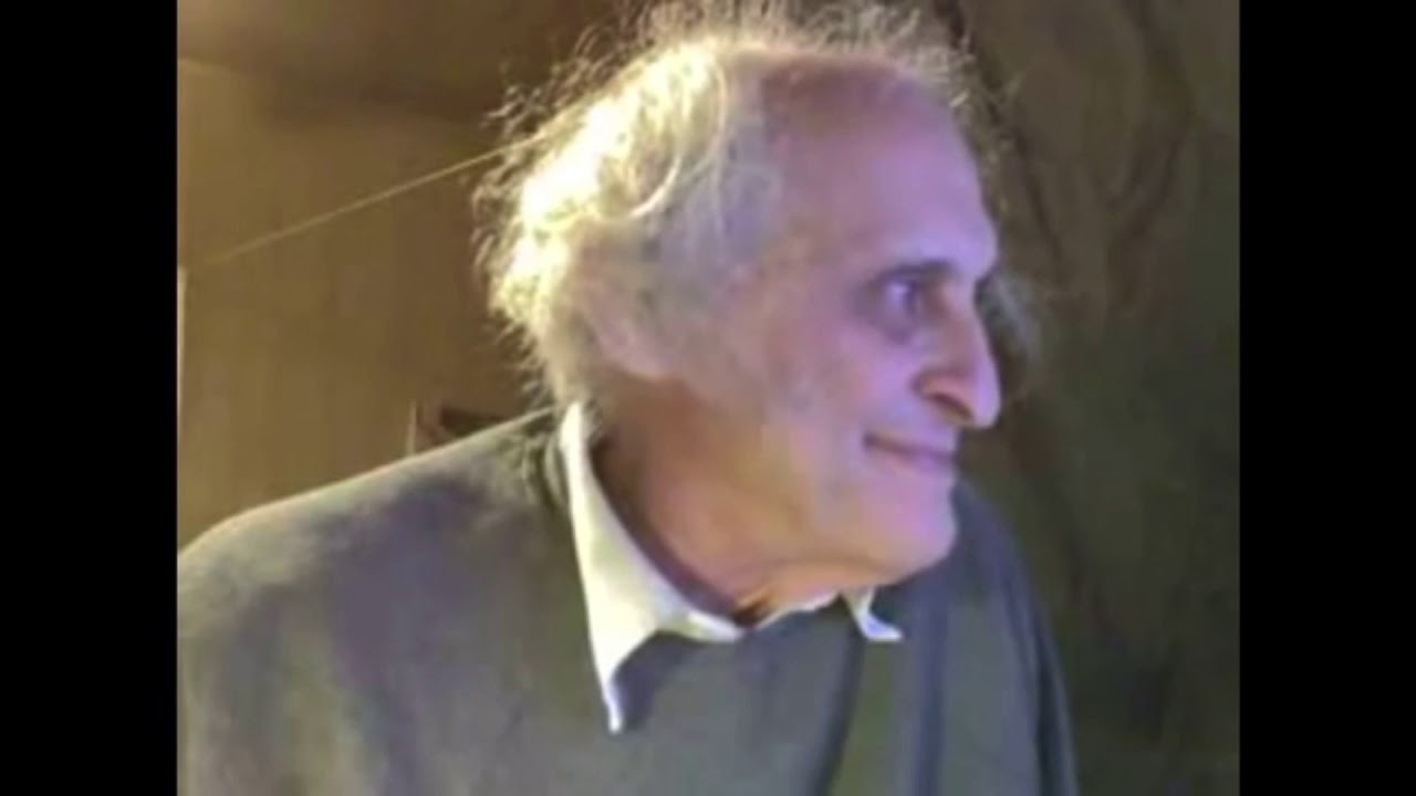 Mr bizarre sings Pretty Woman but his house is haunted