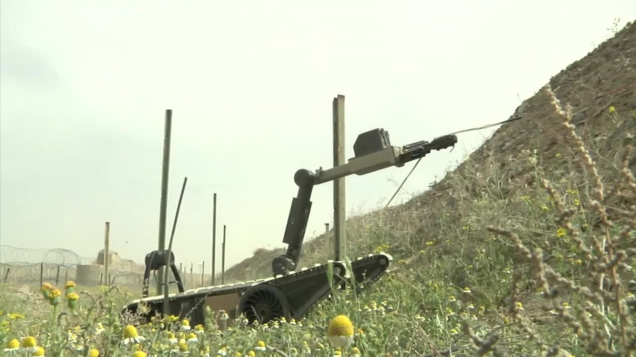 Soldiers Training With PackBot Tactical Robot
