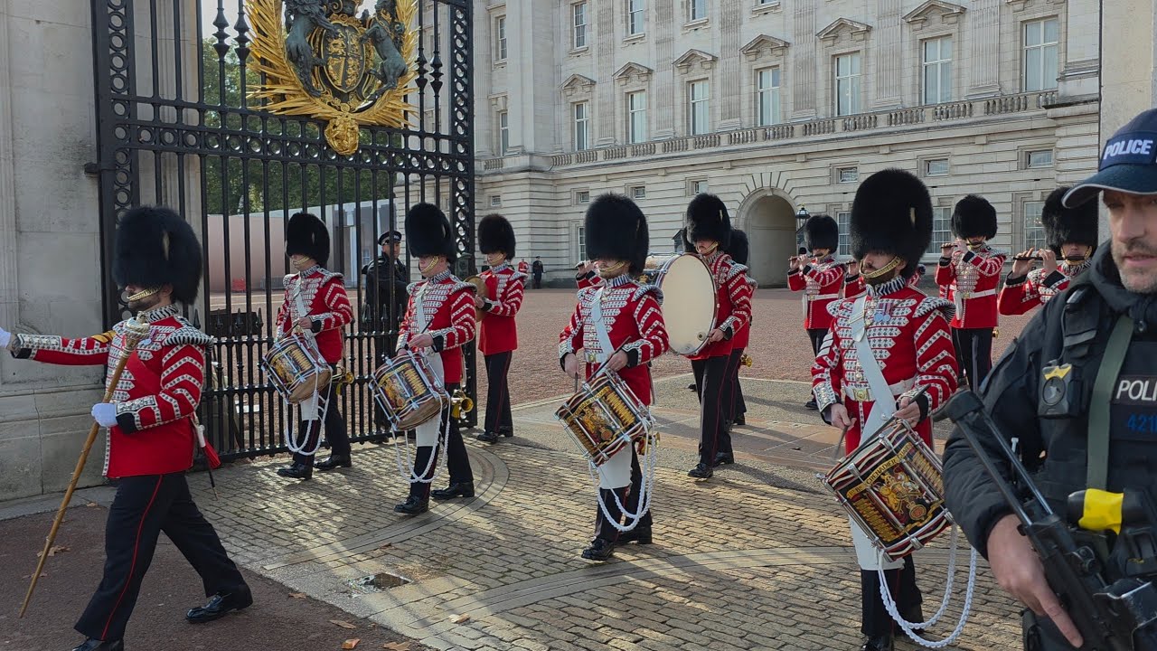 Best Ever — Changing of the Guards at Buckingham Palace 👑💂‍♂️🔥