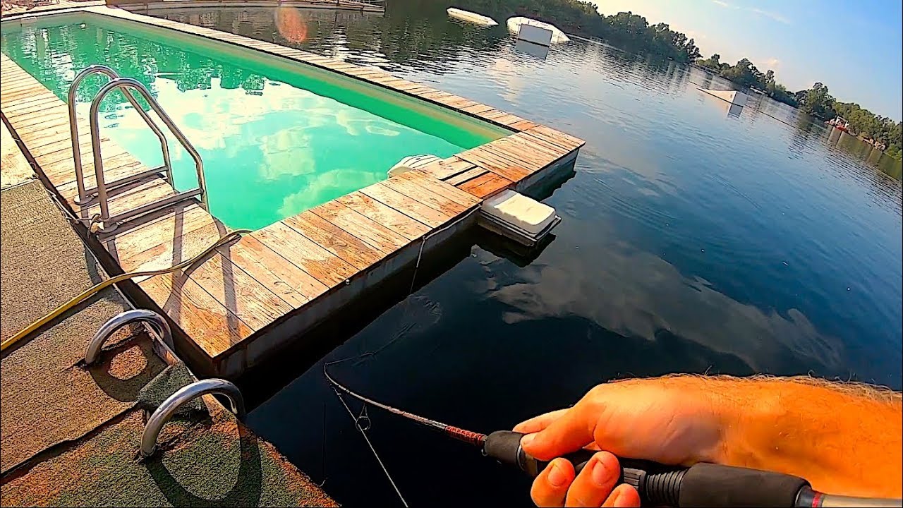 Bass Fishing dal Pedalò in un POSTO PARADISIACO?! (NON sembra di stare in ITALIA!!)
