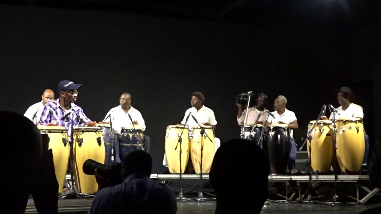 Angolan percussion.  Homenagem o Joãozinho morgado. Percussão angolana. Solo de yasmane santos.
