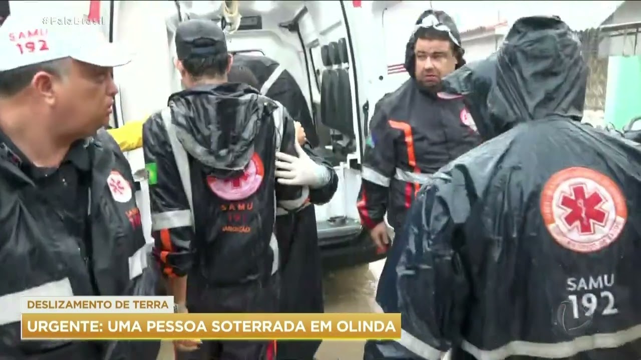 Chuva forte provoca deslizamento de terra em Olinda