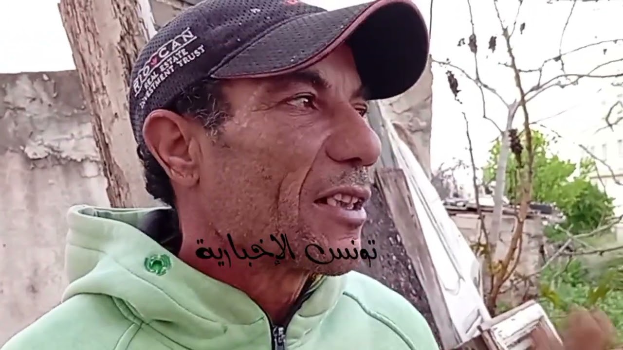  يعيش مع زوجته ظروفا خاصة يبكي من القهر والظل-م