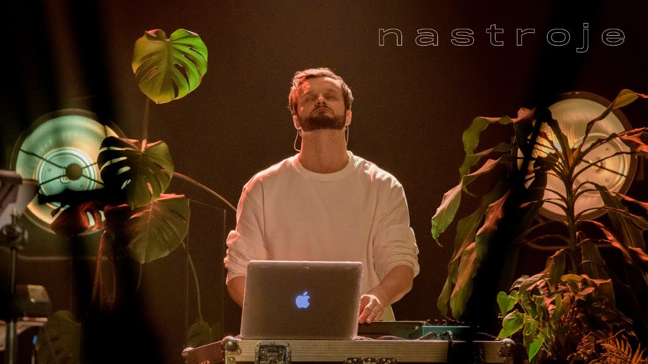 nastroje - hipnotyzujesz mnie [Live Session]