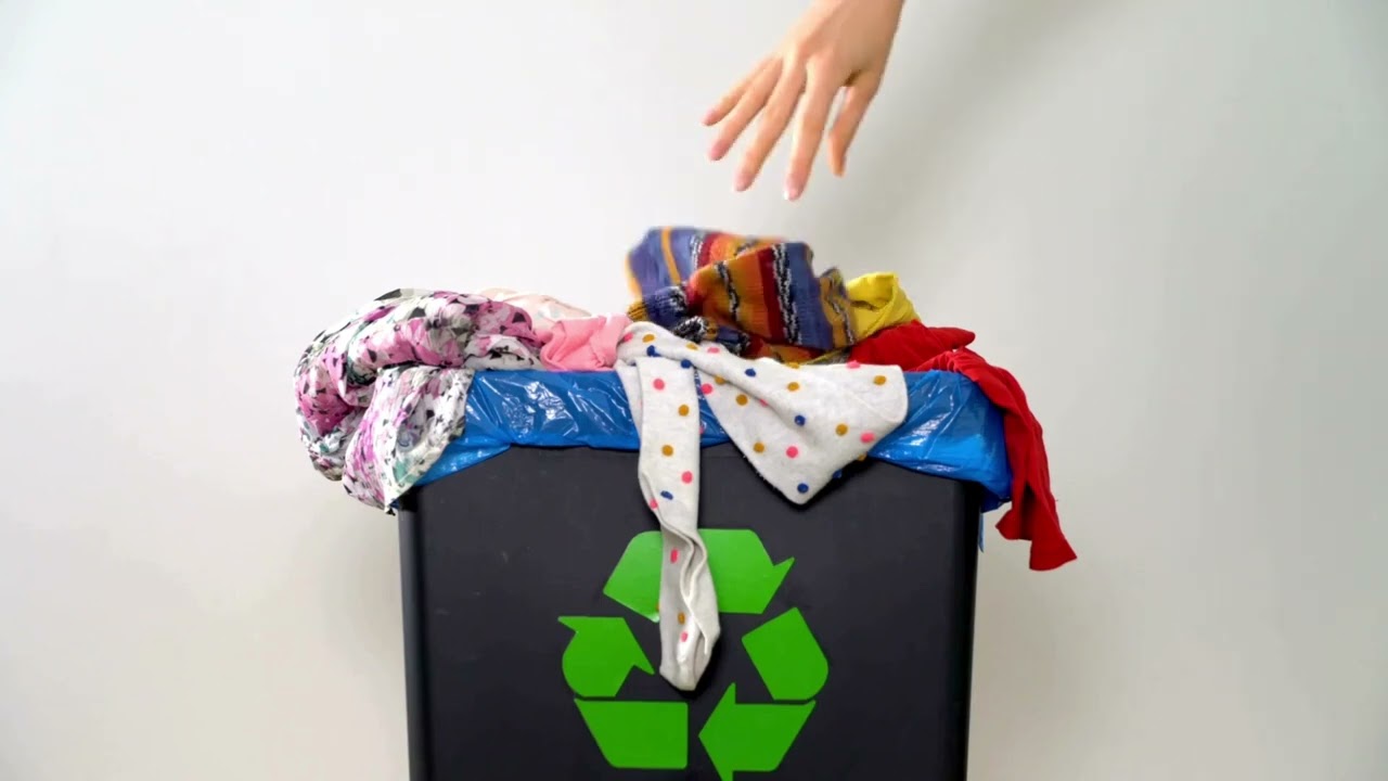 FAST FASHION   VELOCE MA POCO GREEN, LA MODA ESPLOSA IN PANDEMIA