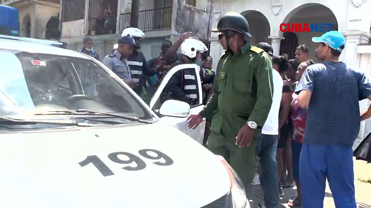 Vecinos del Vedado atrapan al LADRÓN que atracó a una NIÑA y su madre en plena CALLE