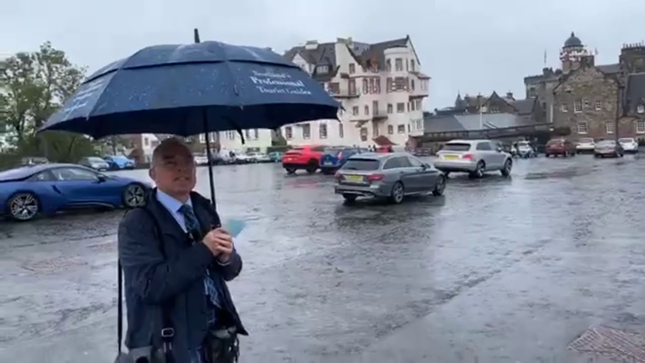 Joe Guides : Edinburgh Castle to Camera Obscura