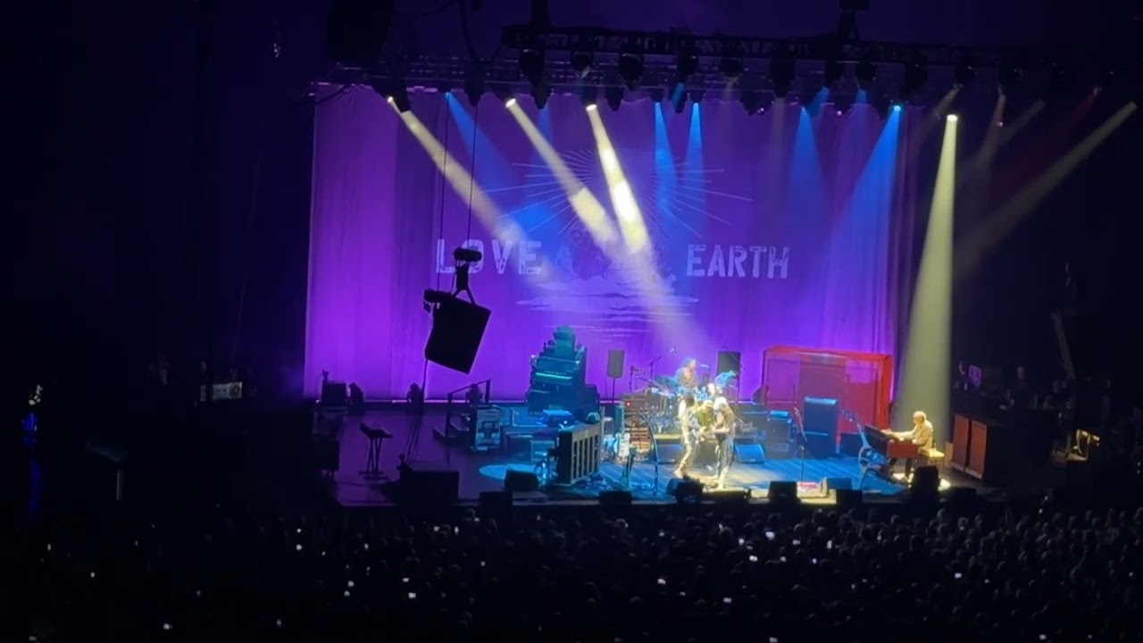 Hey Hey, My My –  Neil Young & The Chrome Hearts- Paris Adidas Arena 13/07/25