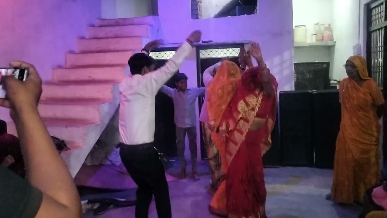 फौजी को हरो रुमाल जेब में चमके।।   जोड़दार डांस देवर भाभी का   Mangal Yadav jewada firojabad 