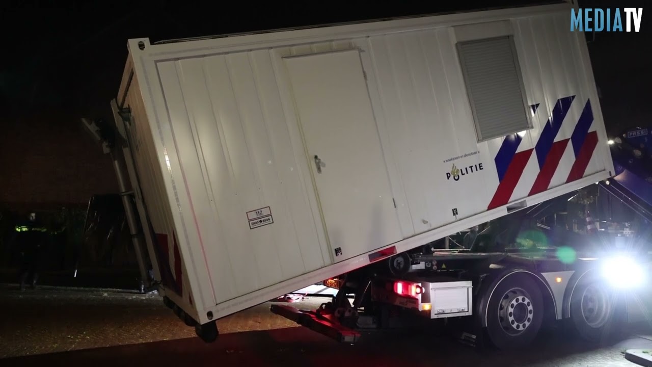 Man op straat doodgeschoten, mogelijke vluchtauto crasht na politieachtervolging Zuidland