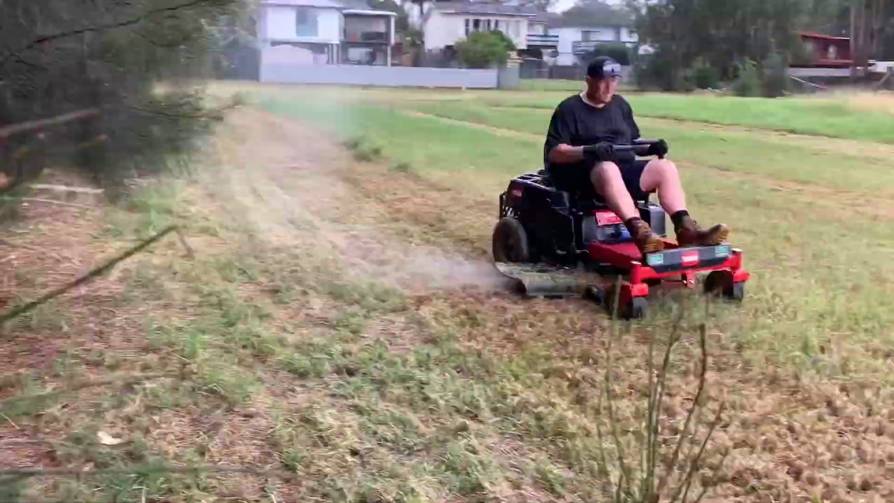 Mowing Long Wet Grass in The Rain with the Toro SS 4225