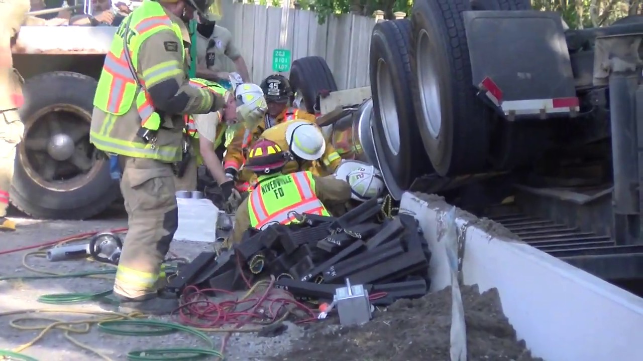 Driver Trapped in Rig-Hauling 36 ton cement decking- lance wheeler video