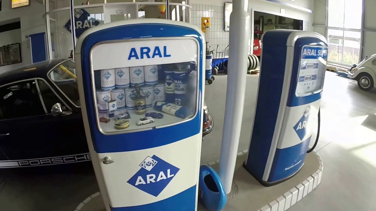 alte Tankstelle - historischer Schauplatz nachgebaut