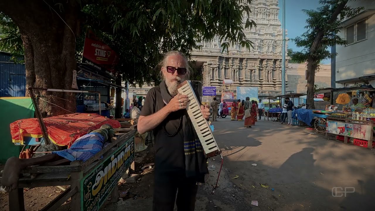 Tiruvannamalai Melodica Session – Coni Baba on the Melodion Suzuki Hammond Pro-44H V2