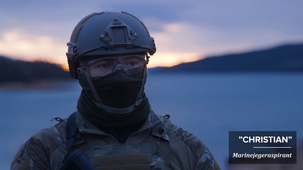 Marinejegerkommandoen øver på CQB - Close Quarter Battle.