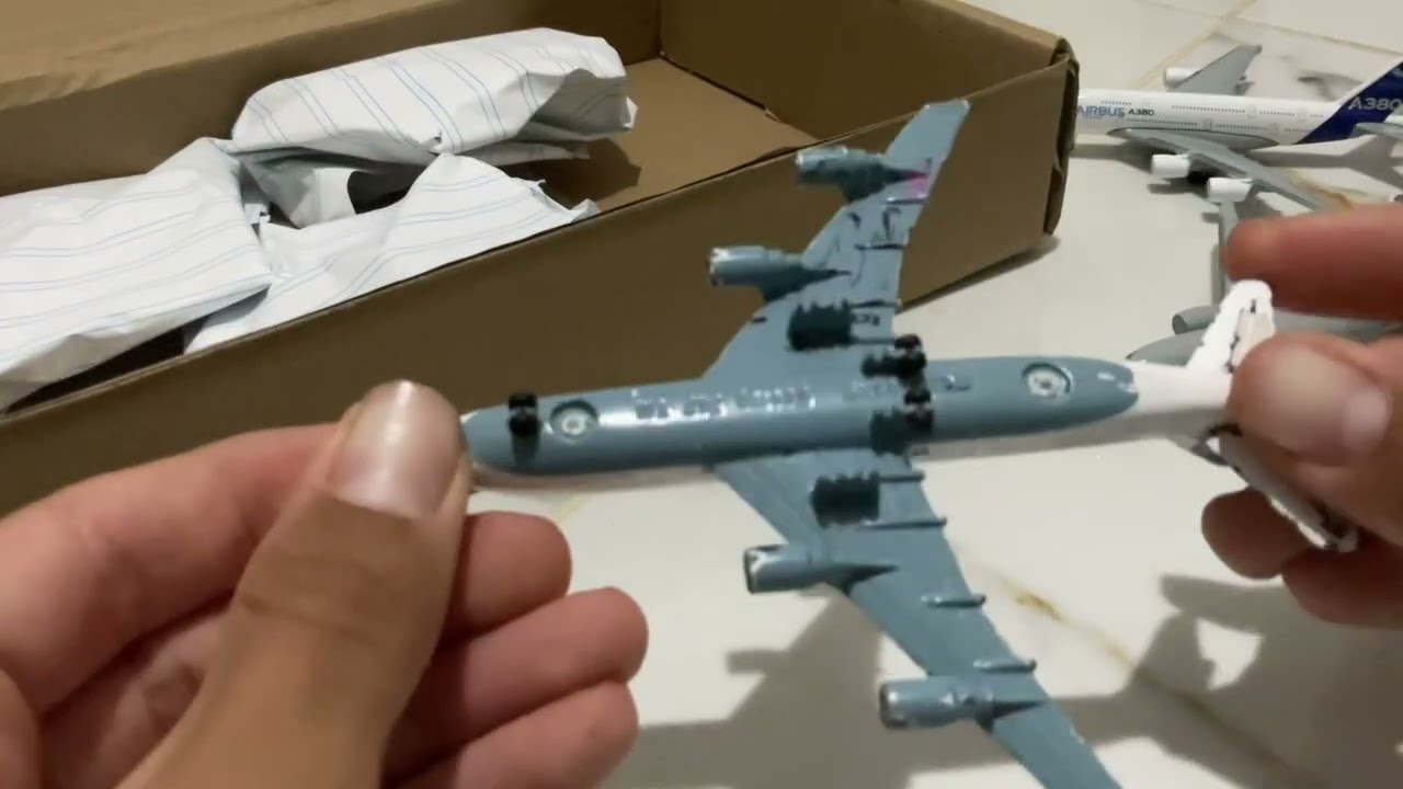1:500 scale airplanes from majorette  (RARE Qatar airways)