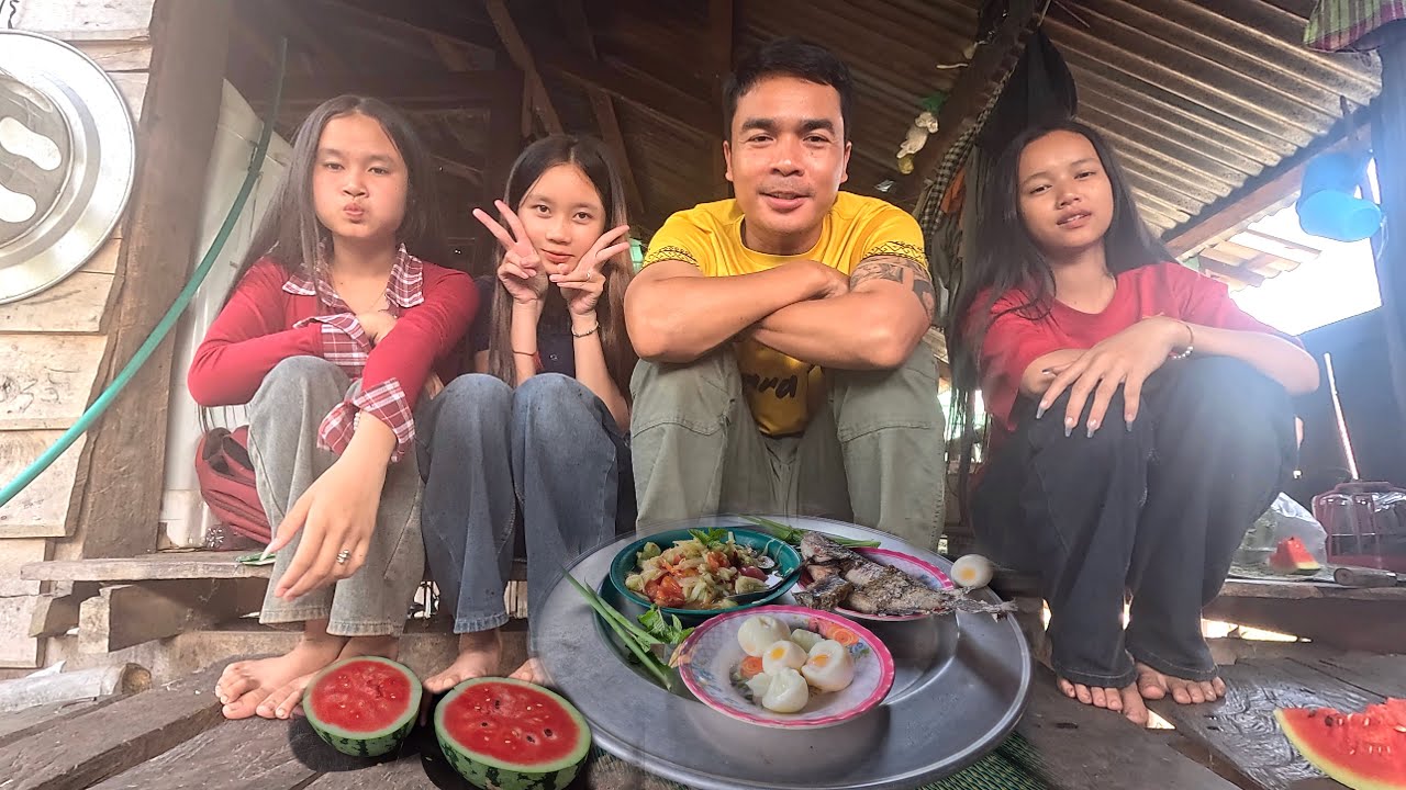 บ่าวนายกินข้าวกับ 3 สาวลาว อยู่หมู่บ้านเล็กๆในชนบทลาว น้องๆน่ารักมาก เป็นกันเอง อัธยาศัยดีมาก