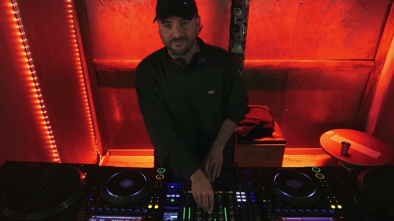 ANAKONDA Showcase x SHEA Press: DJOAN