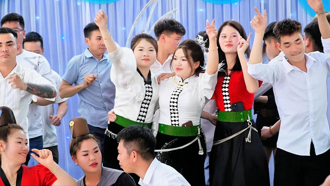 NHẠC SÀN  \\ CHỊ EM NHẢY HẾT MÌNH TẠI LVQ CD DIỆU NGÂN & CD NHI MẪN TẠI BẢN NÀ TRÒ PÍ TOONG MƯỜNG LA