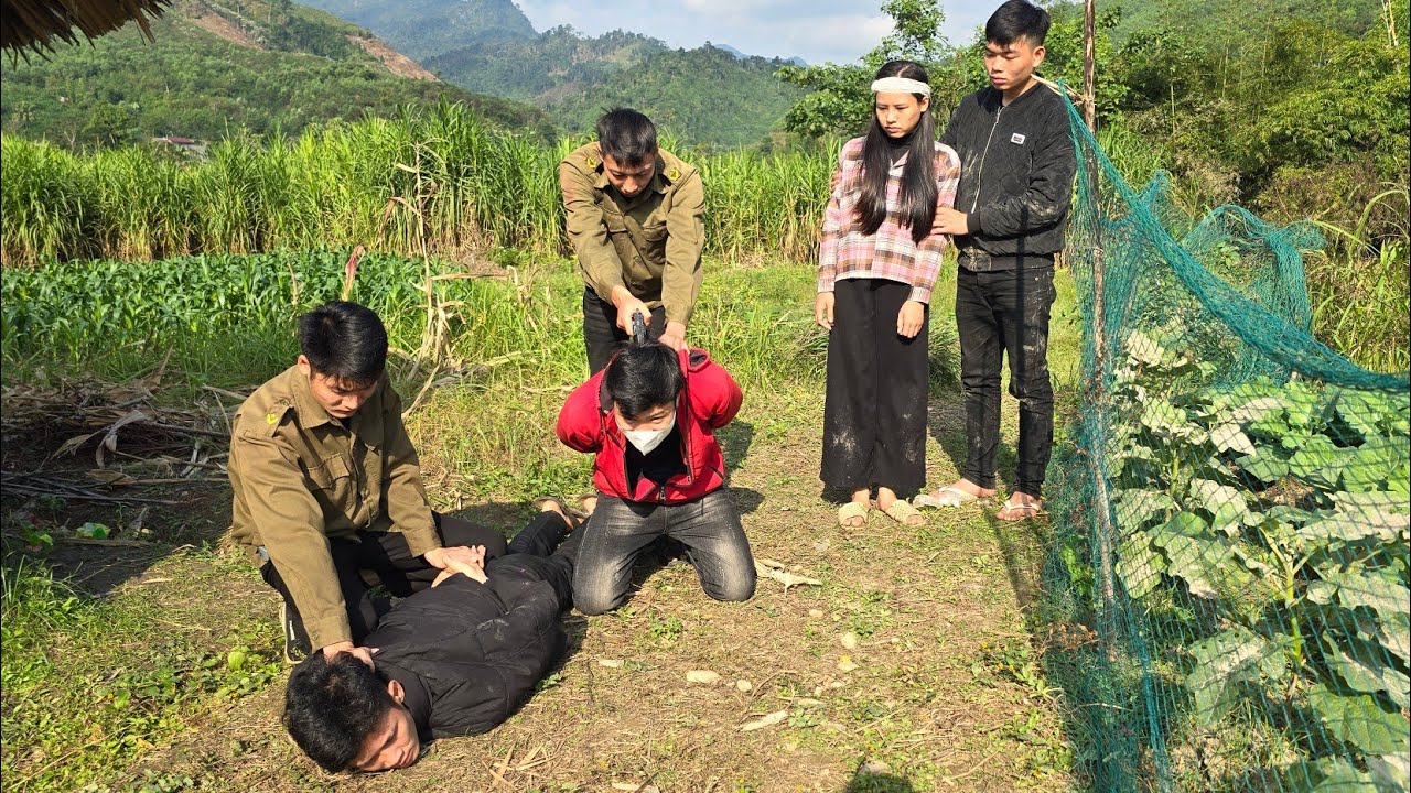 Tien police and his comrades caught two dangerous criminals and rescued Ly Tu Lien