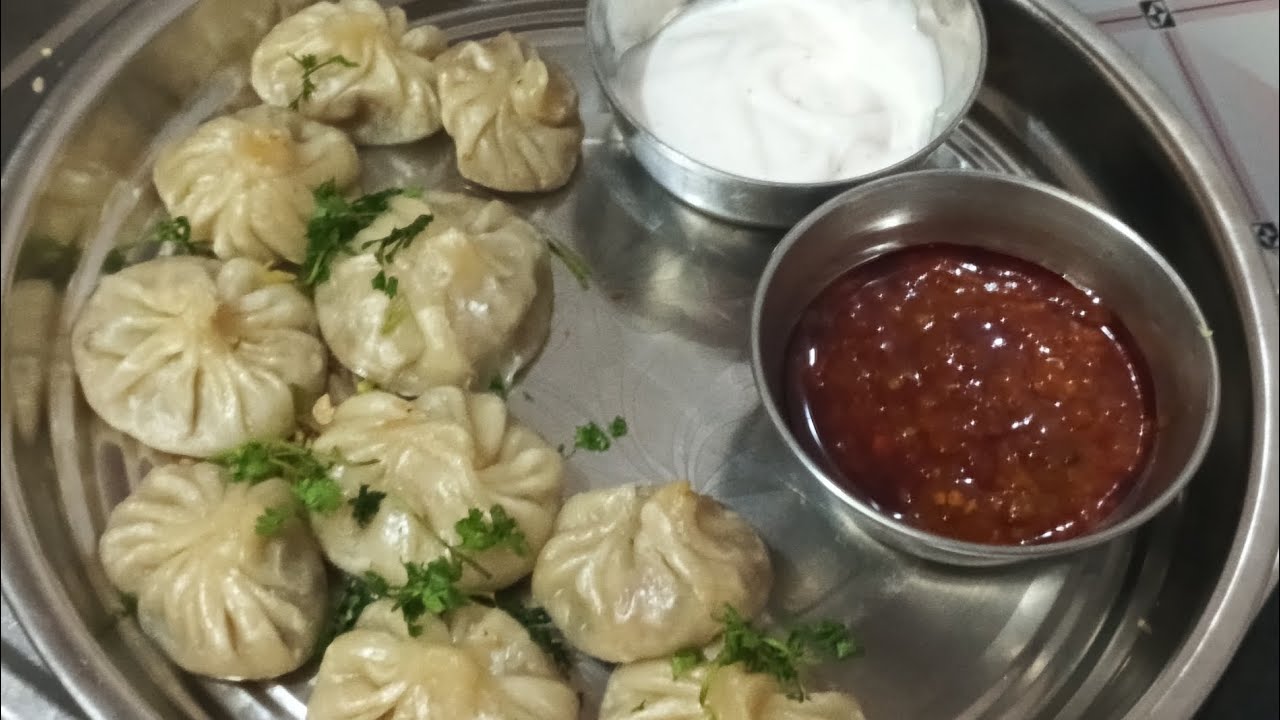 अब घर पर बनाये ये स्वादिस्ट मोमोस जो खाने मे बहूत स्वादिस्ट होते है ||street style veg momos #momos 