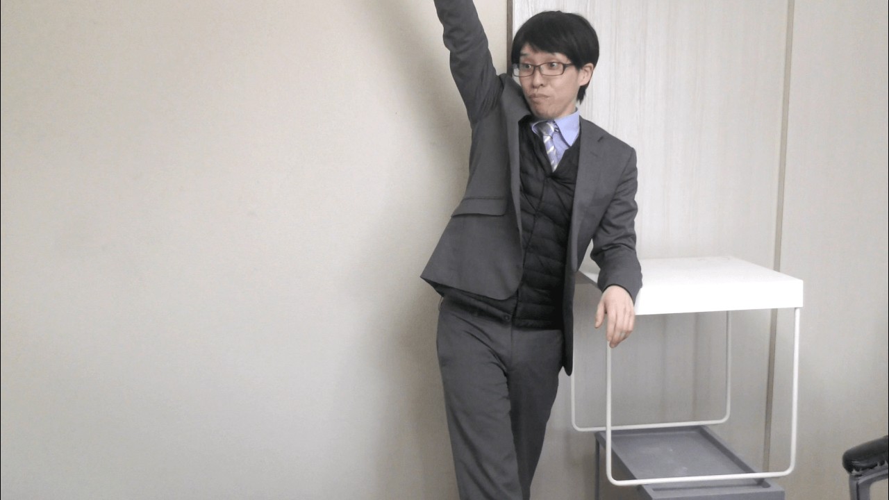 新クラスになって各委員を挙手で募る先生