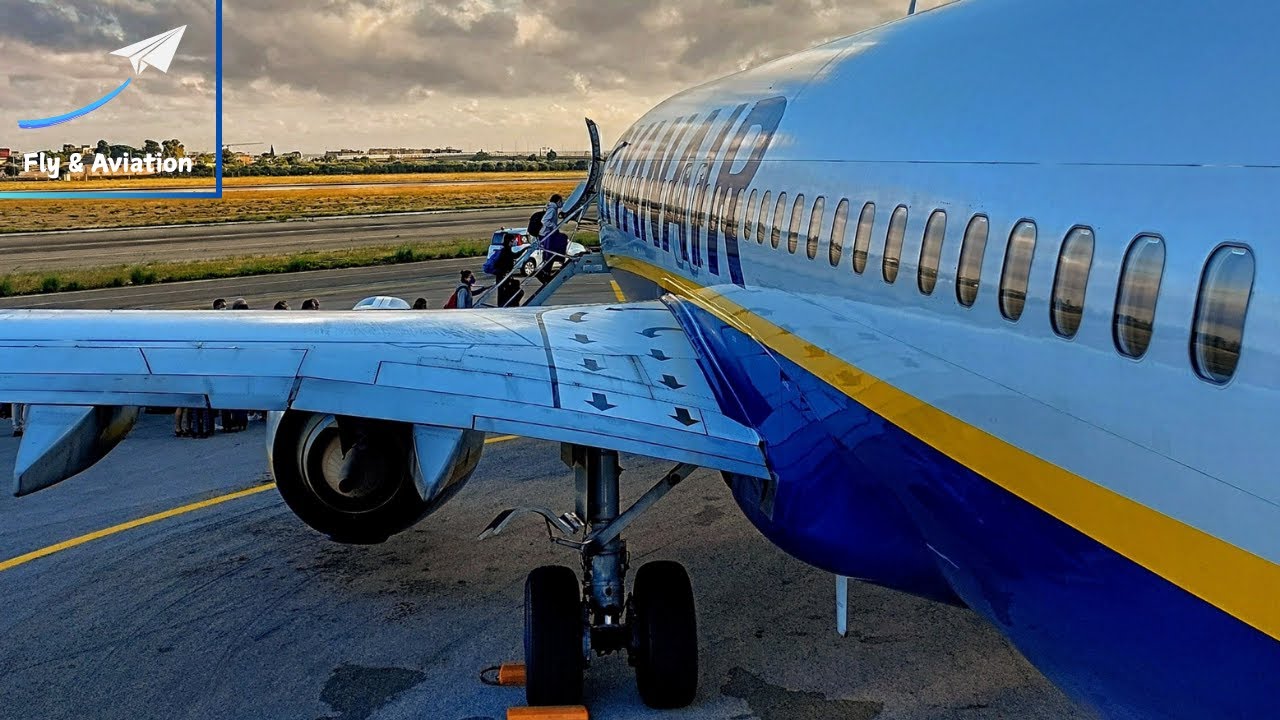 TRIP REPORT | Pleasant morning flight! ツ| RYANAIR | Boeing 737-8AS | Bari to Verona