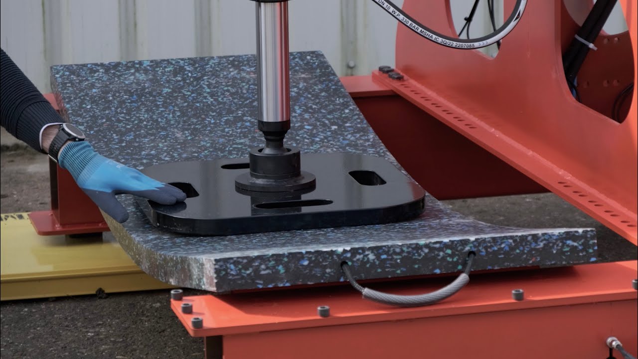 Plastic Crane Mats (UHMW-PE) Vs. Aluminium Crane Mats (ALIMATS®) 1-Tonne Load Test