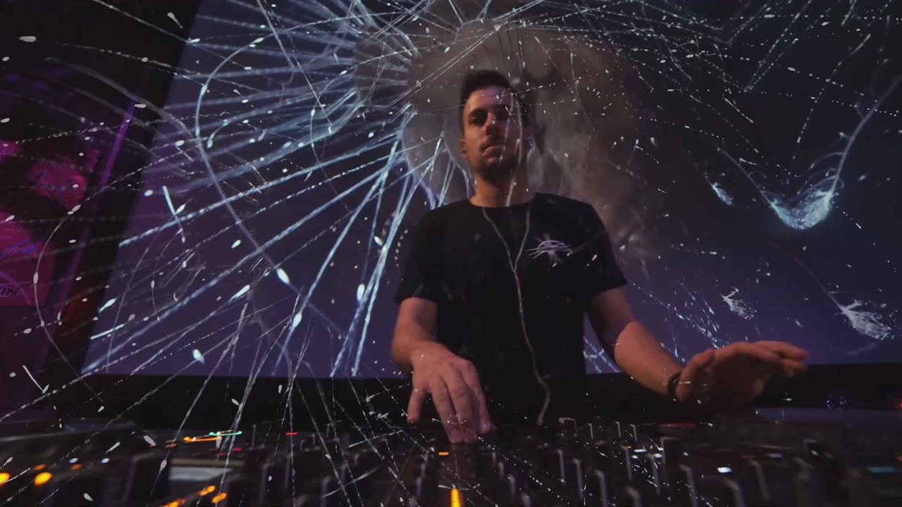 Julian Wassermann & VJ Doublevisions | Harry Klein | Munich (Germany)